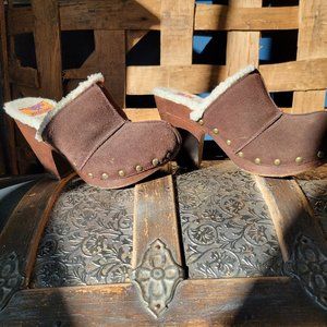 Pair of Women's Rocket Dog Brown Suede Clogs Size 8.5